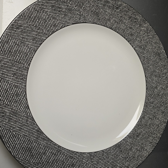 WedgwoodWheres Scotty Bone China Dinner Plate Grey Herringbone
